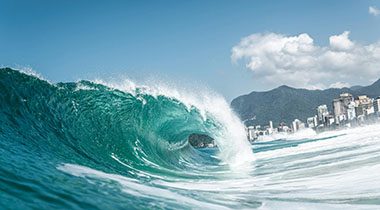 关于韩漫屋我只做一个动作：围绕这段话默认的前提是什么去把标题改成问题句（像给句子做体检）